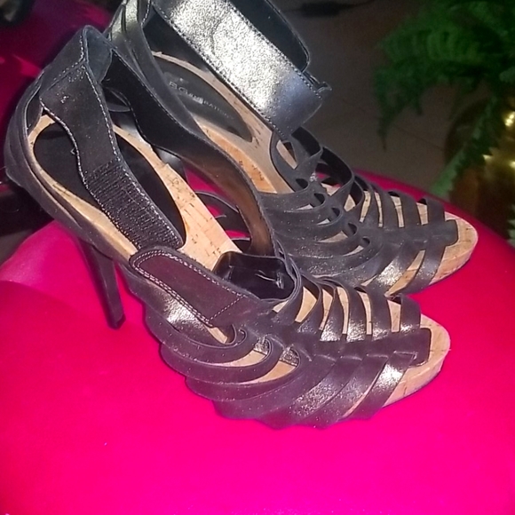 Heels - Picture 1 of 4